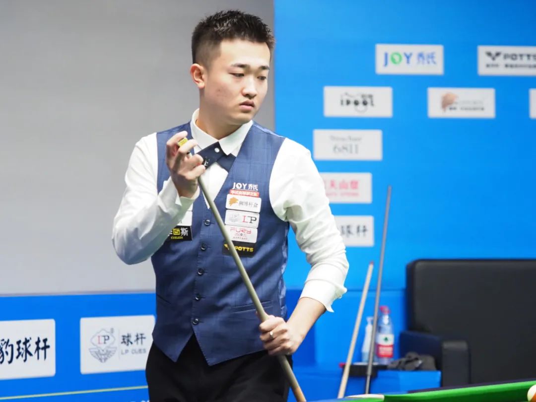 的成熟与自 的成熟与自