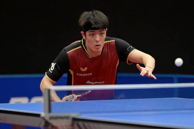 后场出球不 后场出球不